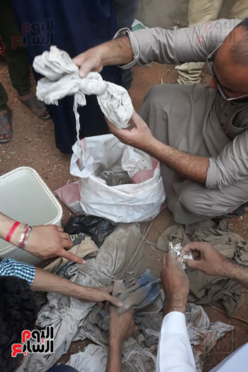 حملة-لتطهير-مقابر-قرية-قرنفيل-بالقناطر-من-اعمال-السحر-(3)