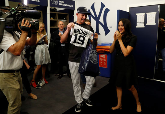 فريق نيويورك يانكيز يقدم هدية لدوقة ساسكس