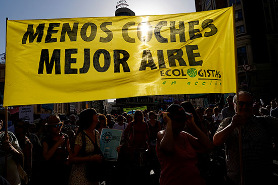 تظاهرات لحظر سيارات البنزين فى مدريد