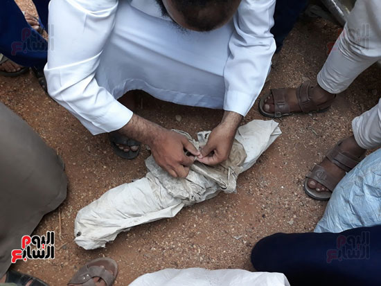 حملة-لتطهير-مقابر-قرية-قرنفيل-بالقناطر-من-اعمال-السحر-(13)