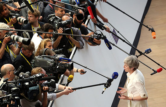 رئيسة الوزراء البريطانية تيريزا ماى