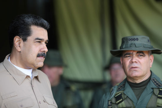 رئيس فنزويلا مع وزير دفاعه