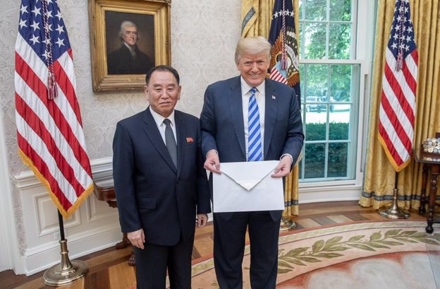 دونالد ترامب مع كيم يونج تشول في البيت الأبيض