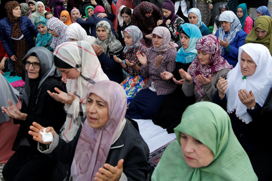 السيدات يصلين العيد