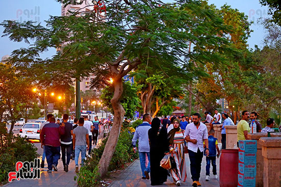 احتفل المصريون بعيد الفطر على كورنيش النيل (16)