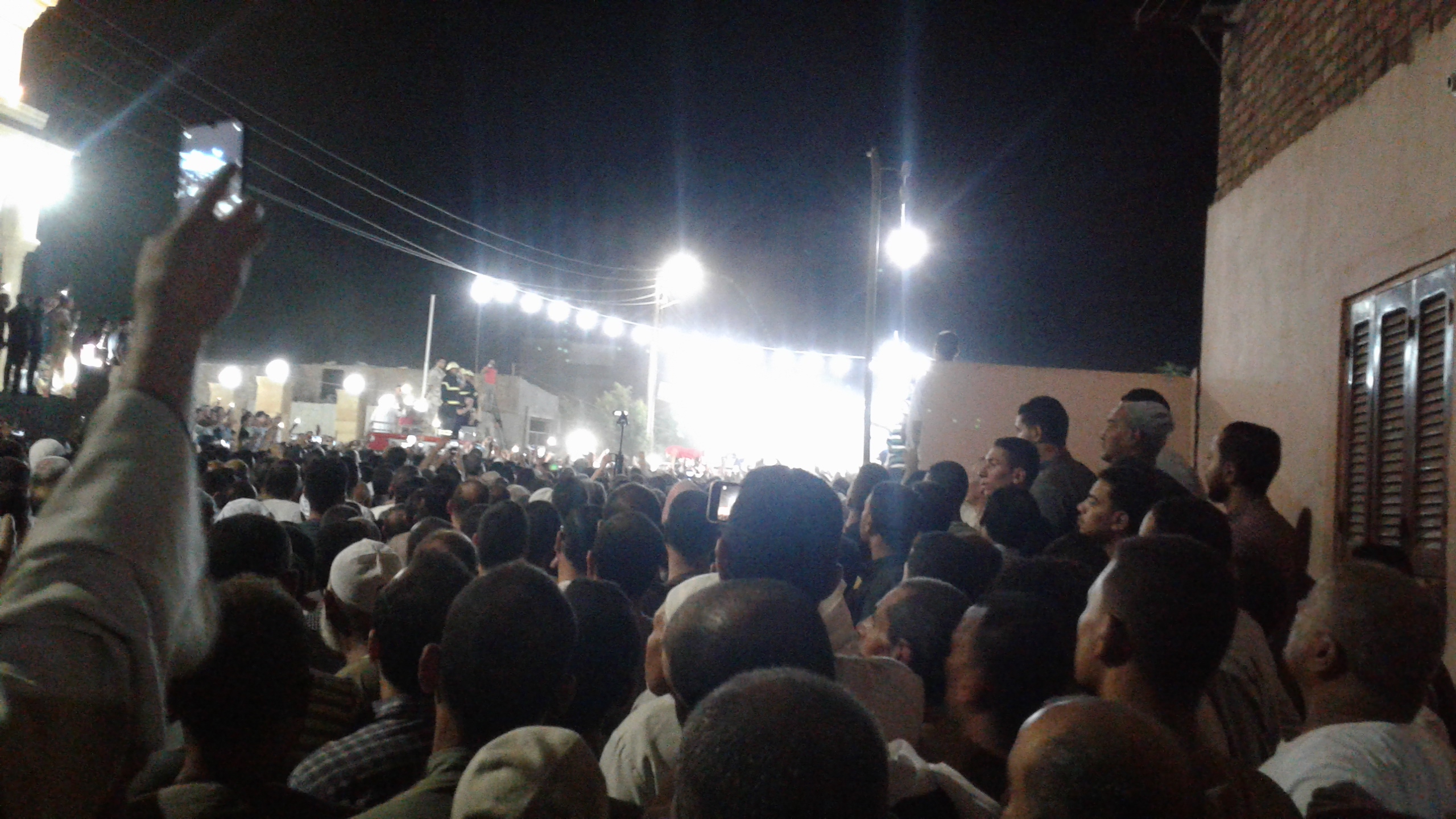 جانب من الجنازة العسكرية لشهيد شمال سيناء عمر القاضى بمسقط رأسه فى المنوفية (7)