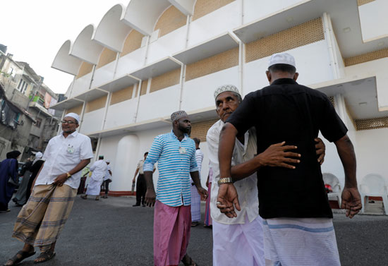 المسلمون يؤدون صلاة عيد الفطر فى سريلانكا  (5)