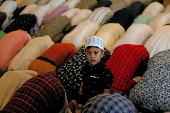 المسلمون يؤدون صلاة عيد الفطر فى سريلانكا  (2)