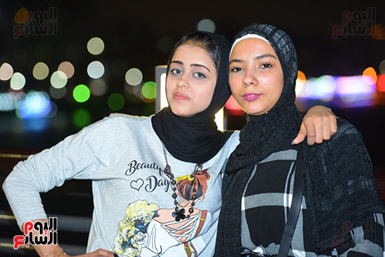 المصريين يحتفلون بالعيد ليلاً على محور روض الفرج (37)