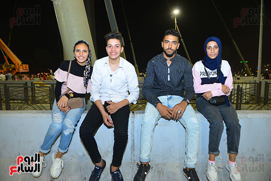 المصريين يحتفلون بالعيد ليلاً على محور روض الفرج (54)
