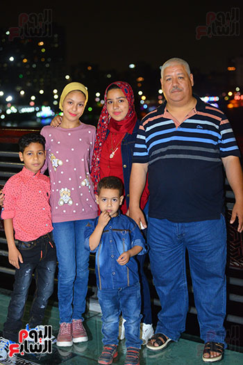 المصريين يحتفلون بالعيد ليلاً على محور روض الفرج (28)