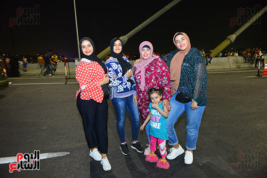 المصريين يحتفلون بالعيد ليلاً على محور روض الفرج (58)