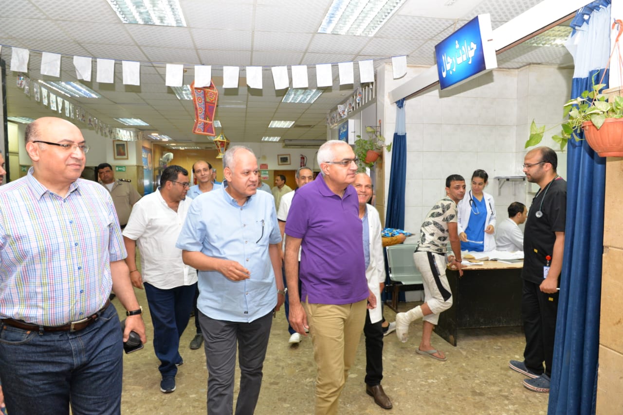 جولة رئيس جامعة المنصورة بمستشفى الطوارى  (1)