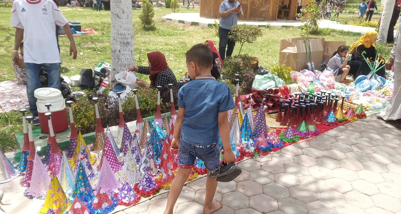 احتفال المواطنين بالحدائق بثانى أيام العيد (2)