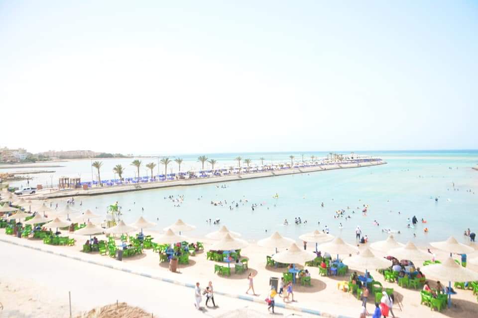 احتفال المواطنين بعيد الفطر على شواطئ البحر الأحمر (7)