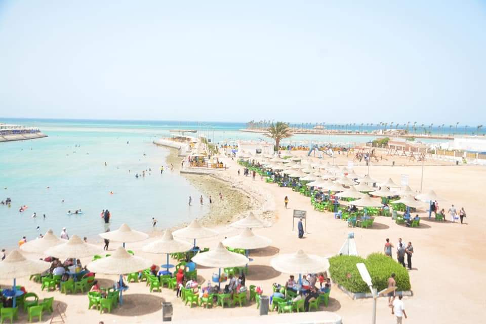 احتفال المواطنين بعيد الفطر على شواطئ البحر الأحمر (6)