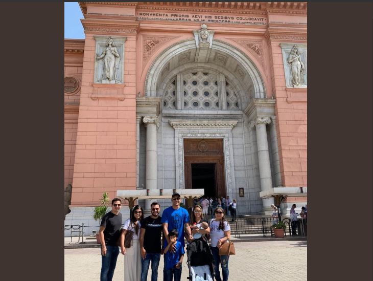 Real Madrid goalkeeper with his family in front of the Egyptian Museum