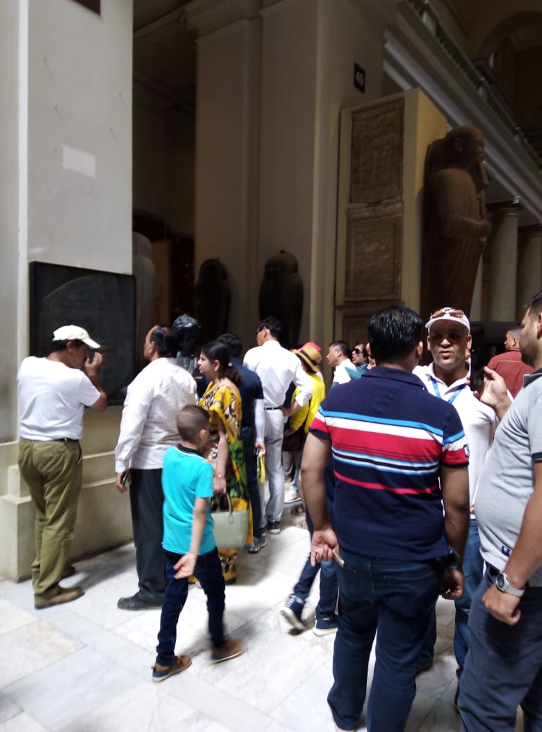 إقبال المصريين على المتحف المصرى بالتحرير فى ثانى يوم العيد  (3)