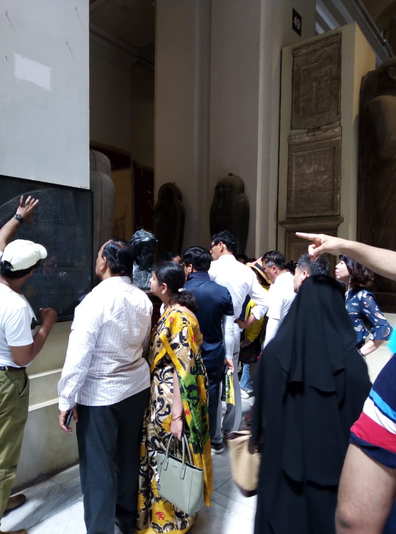 إقبال المصريين على المتحف المصرى بالتحرير فى ثانى يوم العيد  (2)