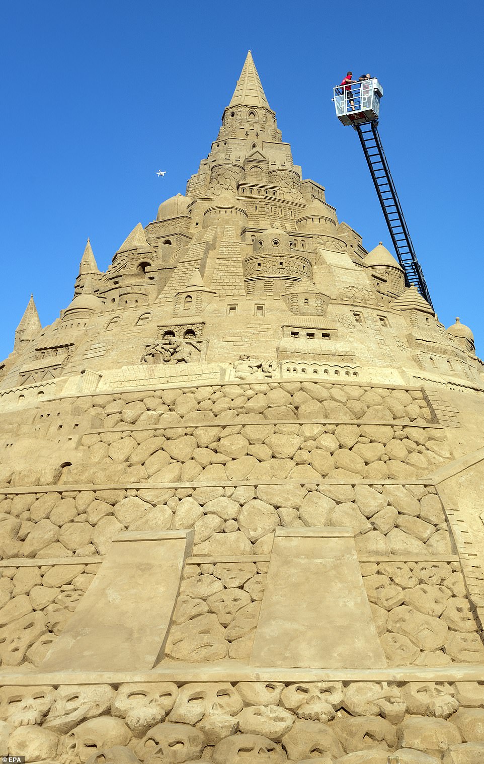 أكبر قلعة مبنية من الرمال (3)