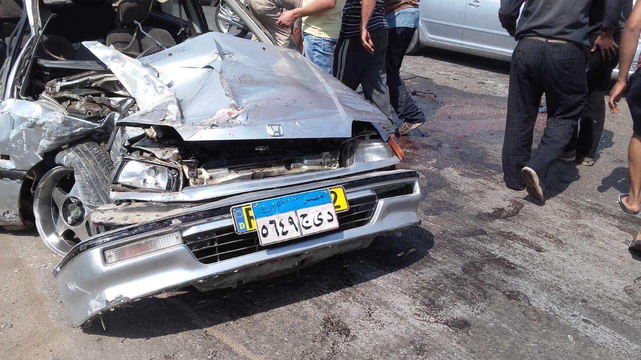 اصطدام سيارة برصيف طريق المنصورة طلخا (3)