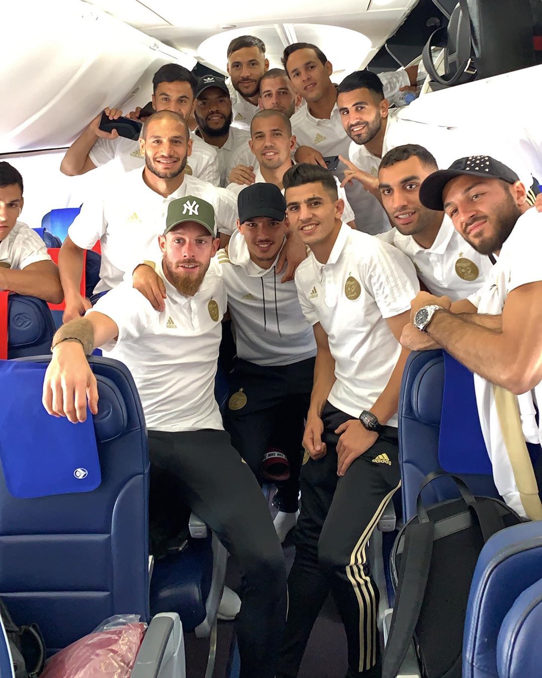 منتخب الجزائر يطير إلى قطر