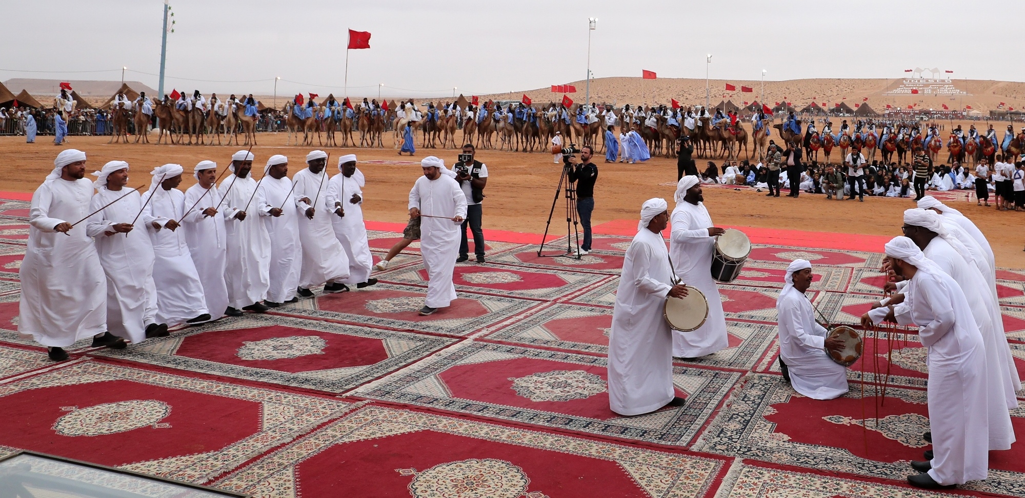 فرقة أبوظبي للفنون الشعبية ضمن مشاركتها بالحفل الرئيسي