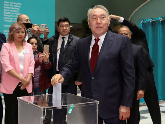 رئيس كازاخستان السابق يدلى بصوته فى الانتخابات