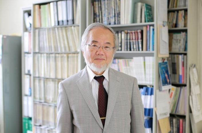 العالم الياباني يوشينوري أوهسومي الفائز بجائزة نوبل للطب لعام 2016