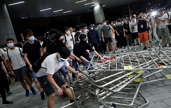 جانب من العنف فى هونج كونج