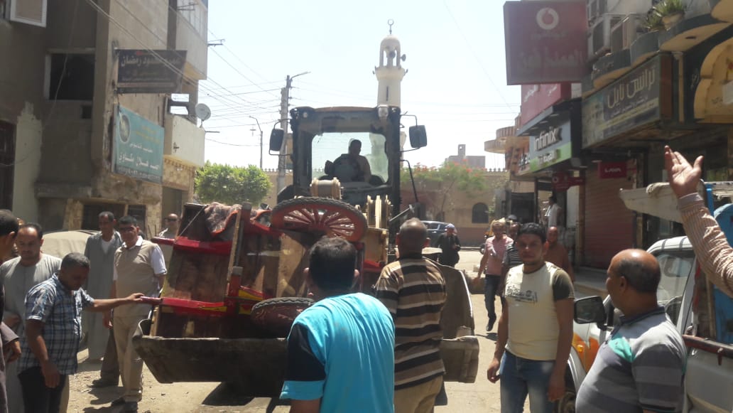 إزالة 21 حالة إشغالات وتحرير 36 محضر بحملة بمدينة الفشن (5)