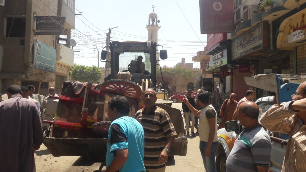 إزالة 21 حالة إشغالات وتحرير 36 محضر بحملة بمدينة الفشن (2)