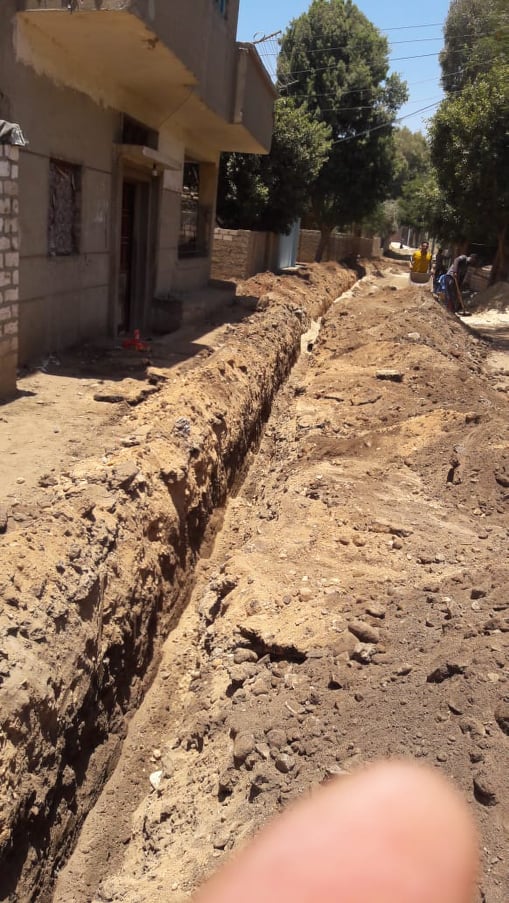 إحلال وتجديد مواسير مياه الشرب بقرية الشيخ داوود بالقوصية (3)