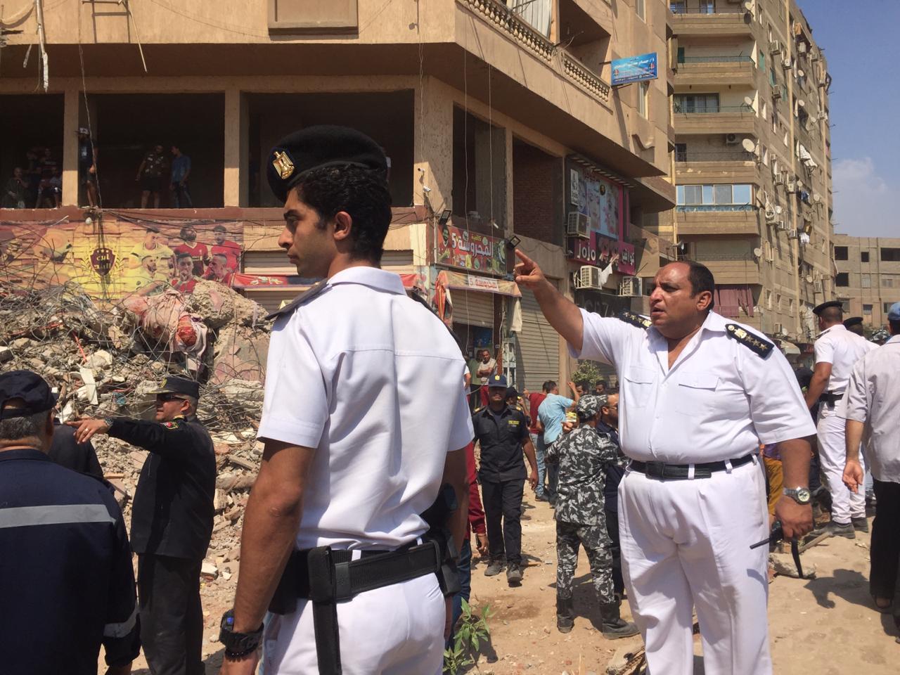 انهيار عقار فى منطقة إمبابة (9)