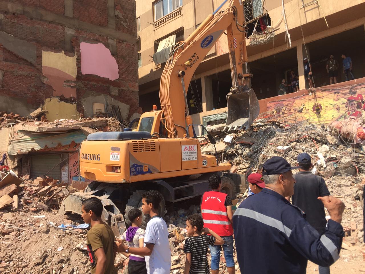 انهيار عقار فى منطقة إمبابة (1)