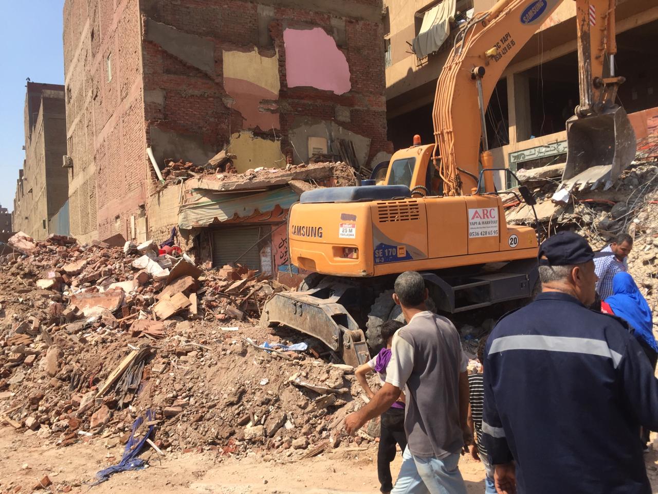 انهيار عقار فى منطقة إمبابة (12)