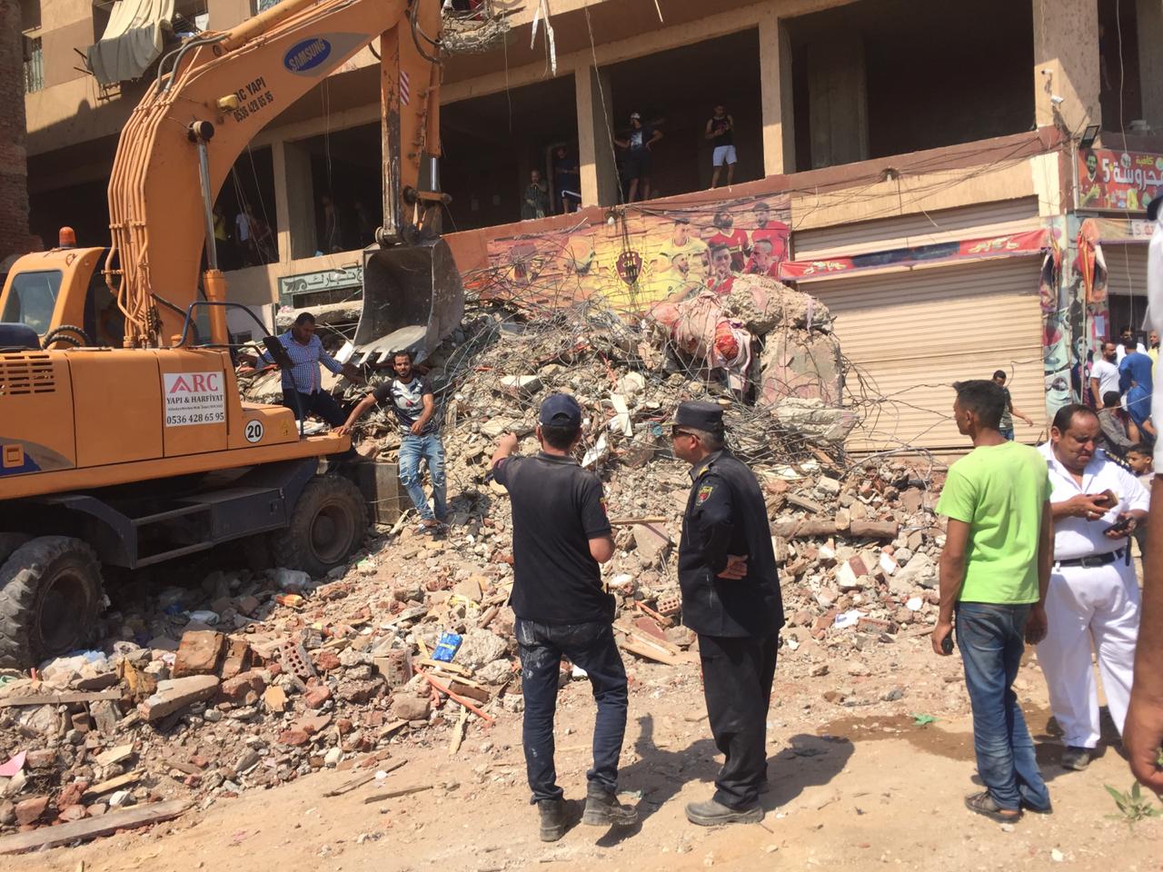 انهيار عقار فى منطقة إمبابة (13)