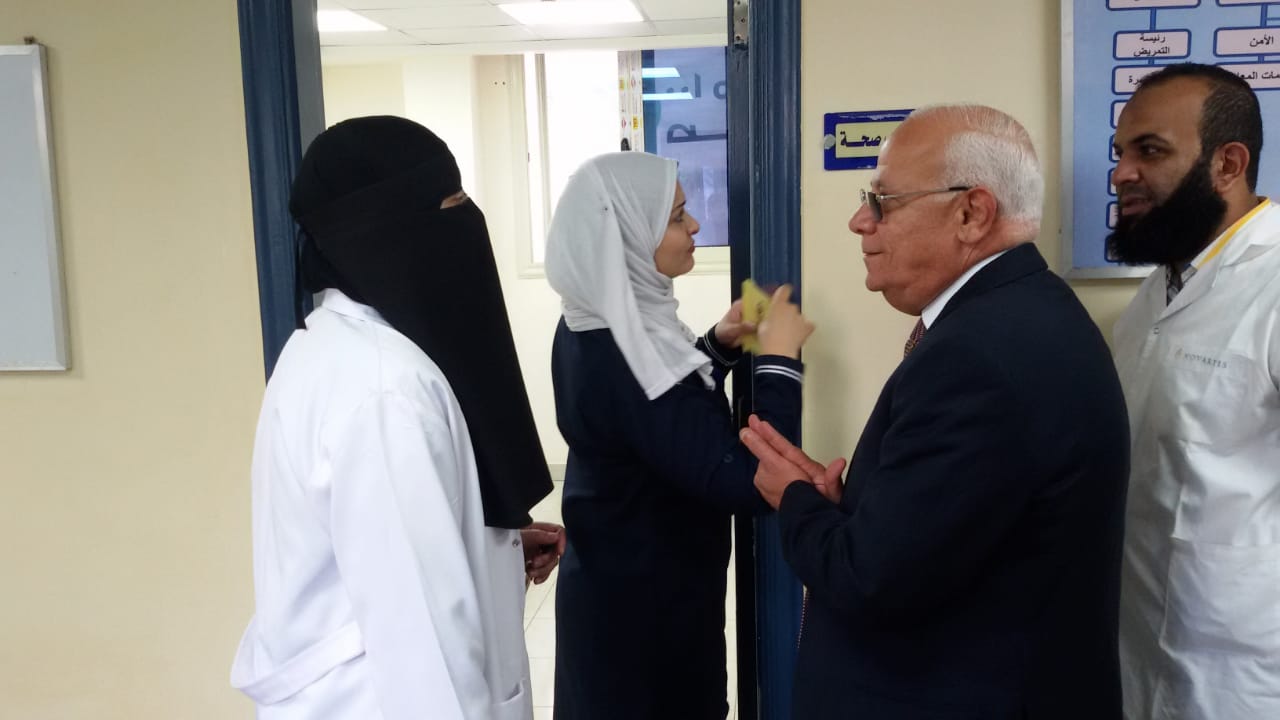 محافظ بورسعيد يتفقد المراكز والوحدات الصحية  (9)