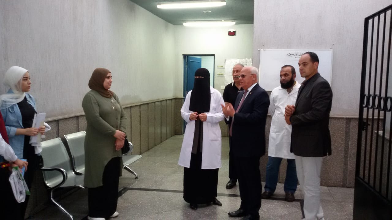 محافظ بورسعيد يتفقد المراكز والوحدات الصحية  (2)