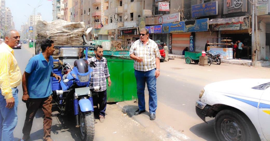 حملة لأهالى المدينة لتنضيف الشوارع بعد انتشار القمامة (1)