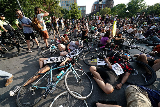 وقفة لأصحاب الدراجات فى نيويورك للمطالبة بتوفير طرق أمنة لهم (4)