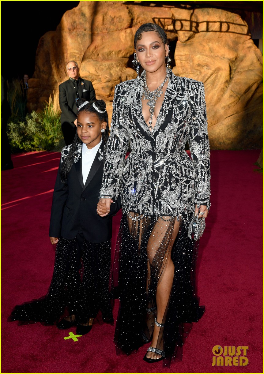 beyonce-brings-daughter-blue-ivy-to-the-lion-king-premiere-03