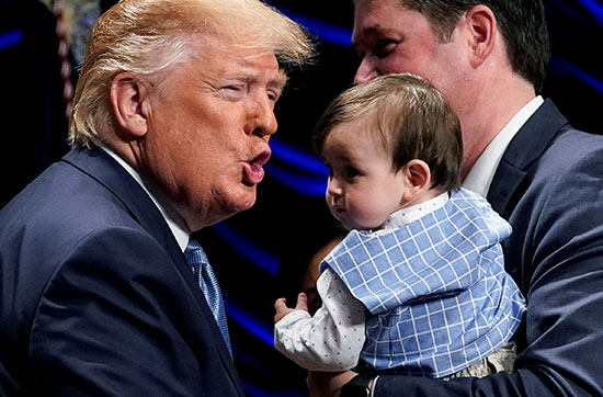 ترامب والطفل
