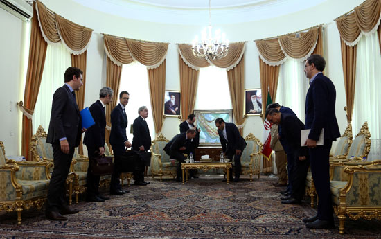 جانب-من-لقاء-كبير-الدبلوماسيين-الفرنسيين-وأمين-المجلس-الأعلى-للأمن-القومى-الإيرانى
