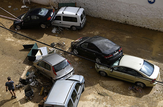 أثار مدمرة فى إسبانيا بسبب فيضان نهر ثيداكوس بعد أمطار غزيرة