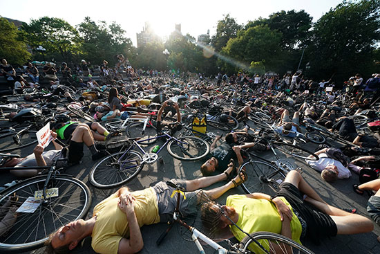 وقفة لأصحاب الدراجات فى نيويورك للمطالبة بتوفير طرق أمنة لهم (7)