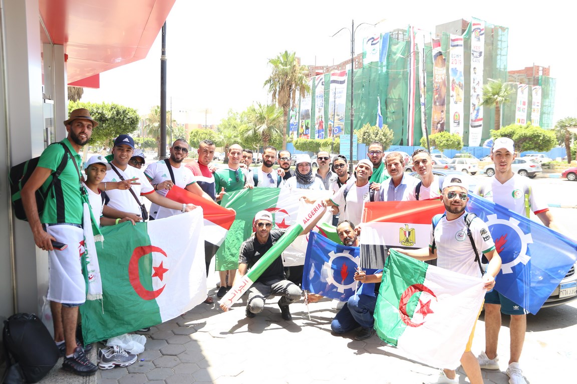 السويس ترحب بالمشجعين الجزائريين (10)