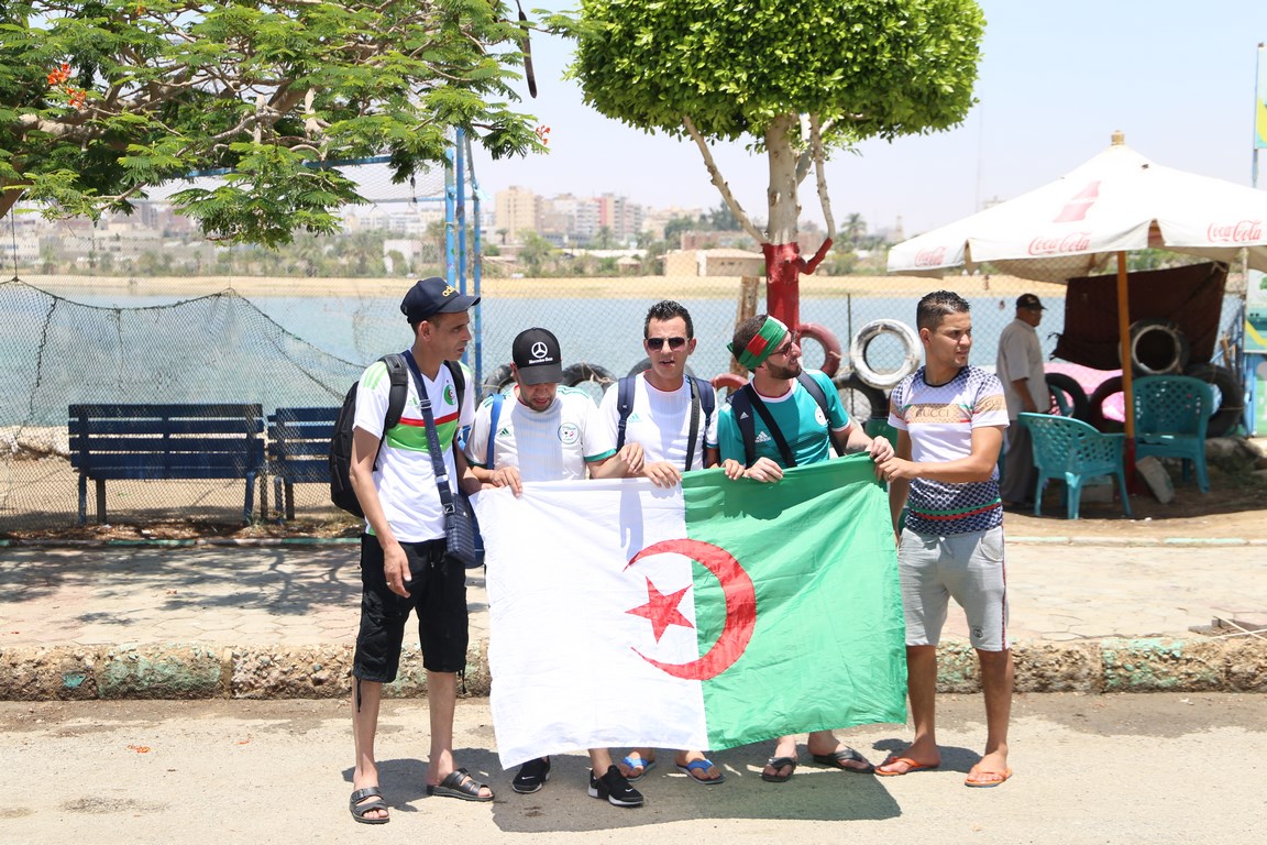 السويس ترحب بالمشجعين الجزائريين (2)
