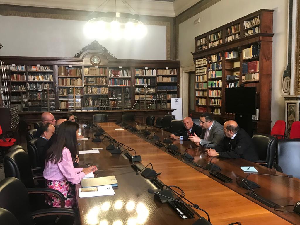 محافظ الإسكندرية يغادر لإيطاليا لبحث التعاون الثقافى وتبادل المعارض الأثرية  (5)