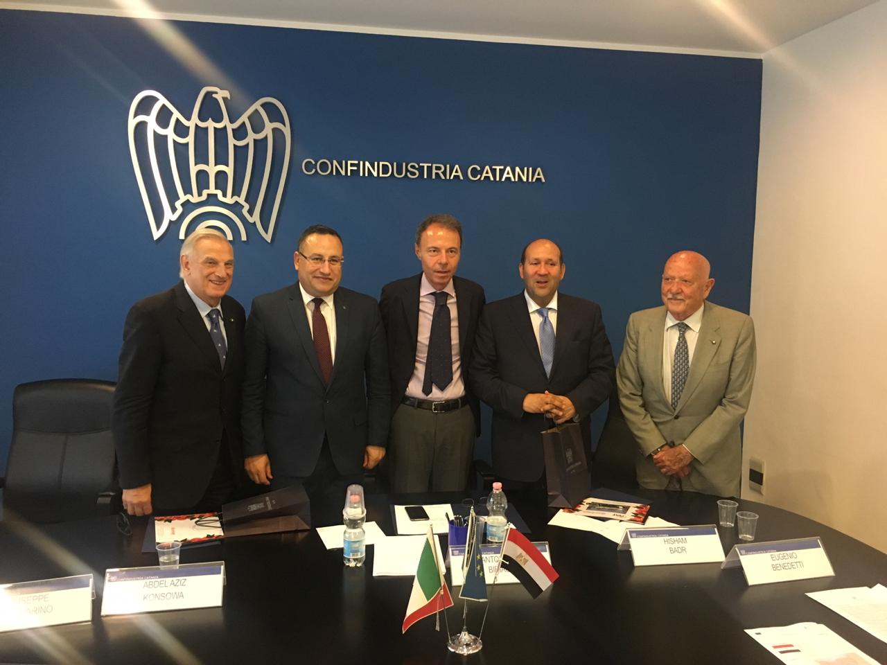 محافظ الاسكندرية يبحث تعزيز الاستثمار مع  اتحاد الصناعات بصقلية (3)